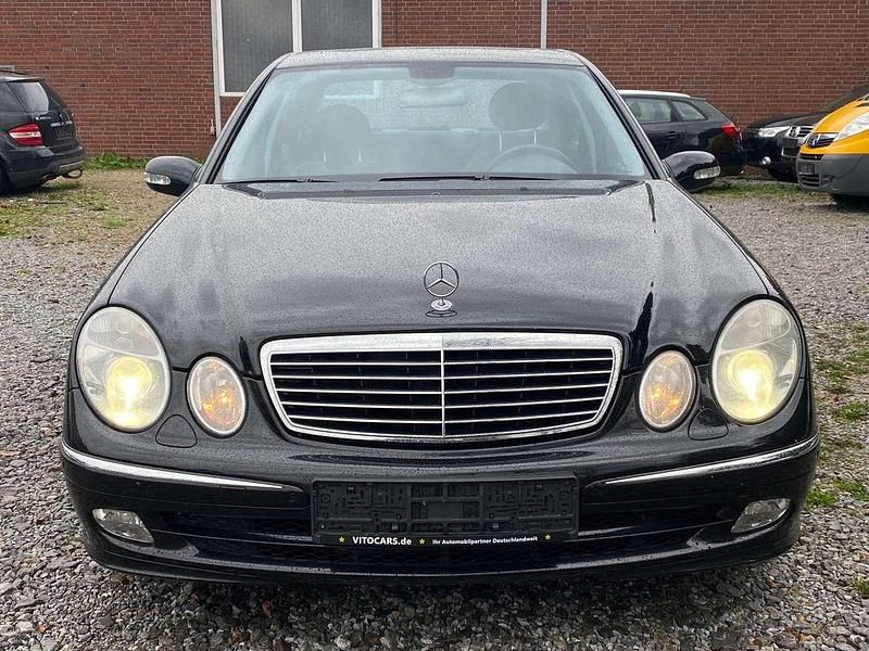 Gebraucht Mercedes E240 Avantgarde 177 PS (130 kW) 2004 Schwarz Limousine