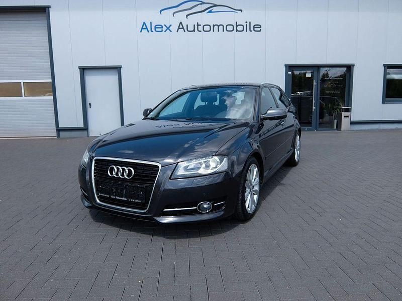 Grau Gebraucht 2011 Audi A3 Sportback Ambition Limousine | 5.800 € (Fairer Preis) - Bild 1/4