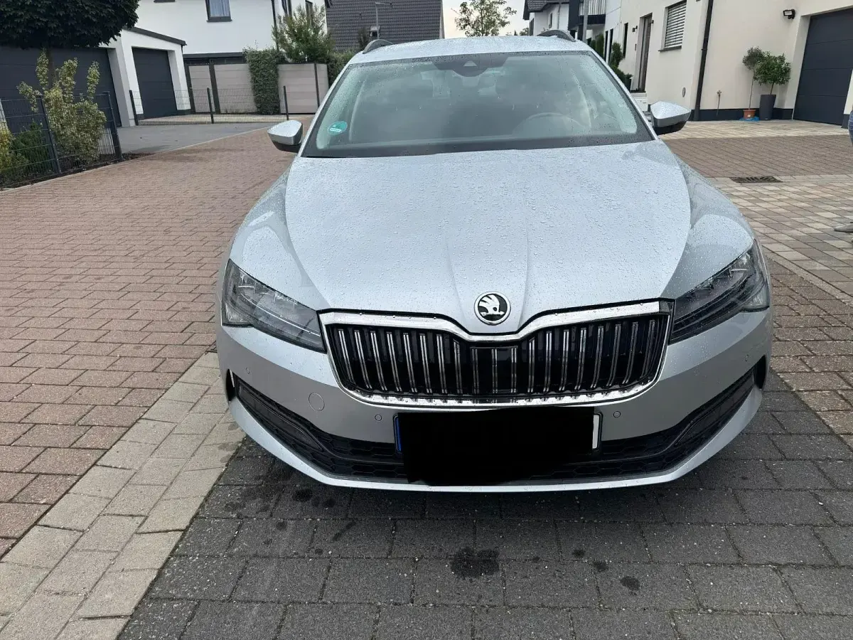 Gebraucht Skoda Superb 150 PS (110 kW) 2022 Silber Limousine