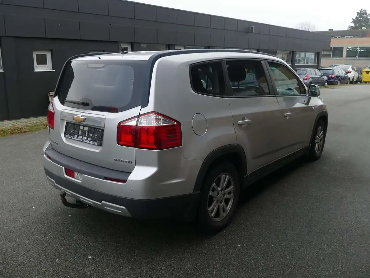 Gebraucht Chevrolet Orlando 163 PS (119 kW) 2012 Silber Van / Kleinbus