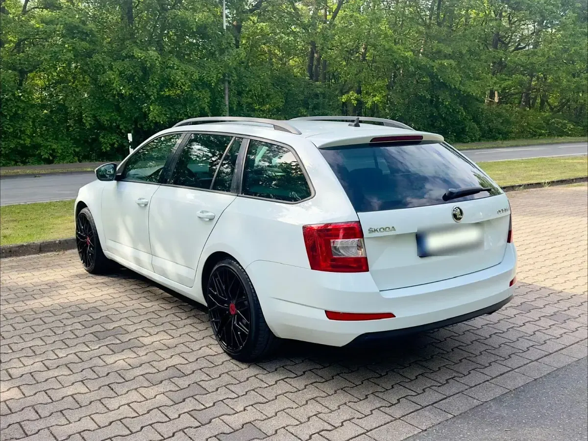 Gebraucht Skoda Octavia Ambition 110 PS (80 kW) 2015 Weiß Kombi