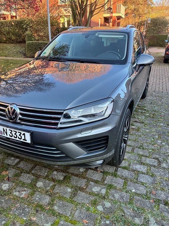 Grau Gebraucht 2016 VW Touareg SUV | 18.500 € (Fairer Preis) - Bild 1/4