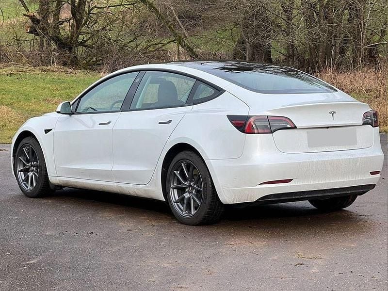 Gebraucht Tesla Model 3 RWD 239 kW (325 PS) 2023 Weiß Limousine