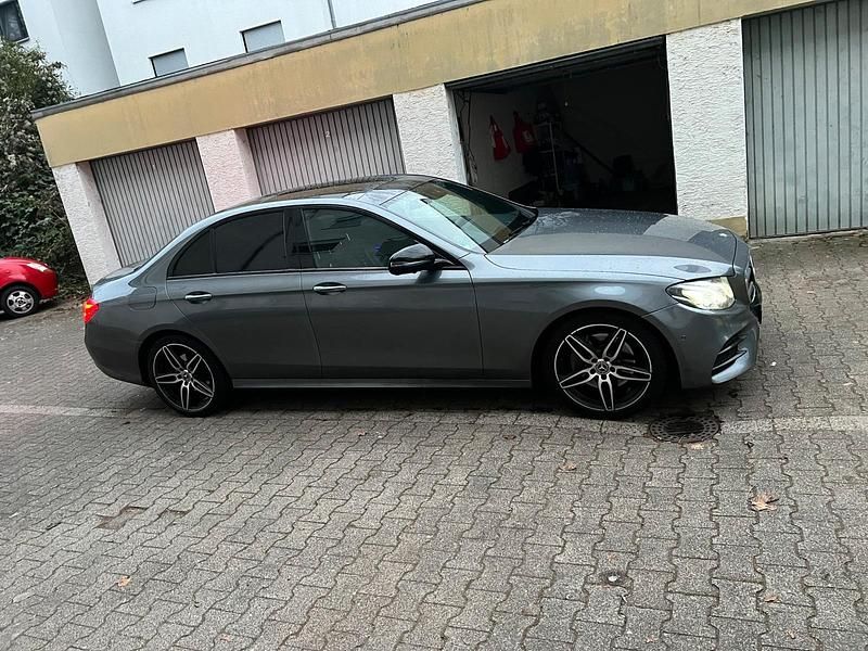 Gebraucht Mercedes E220 AMG line 194 PS (142 kW) 2017 Grau Limousine