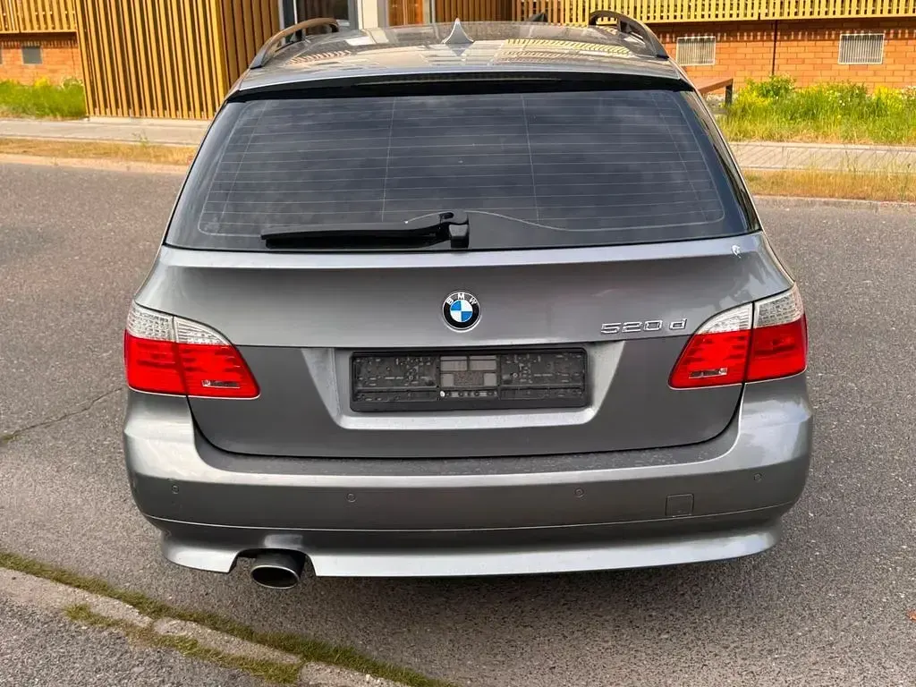 Gebraucht BMW 520 177 PS (130 kW) 2009 Grau Kombi