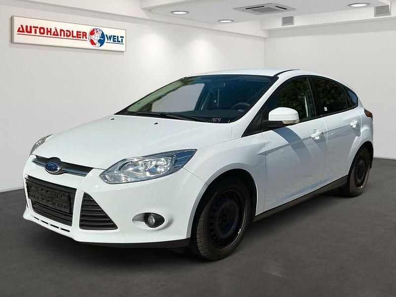 Weiß Gebraucht 2011 Ford Focus Limousine | 4.199 € (Superpreis) - Bild 1/3