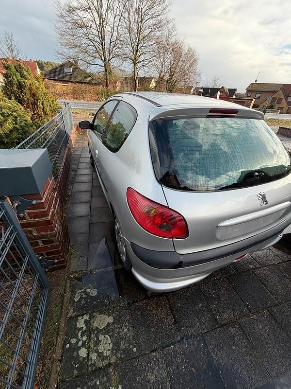 Gebraucht Peugeot 206 74 PS (54 kW) 2002 Silber Kleinwagen