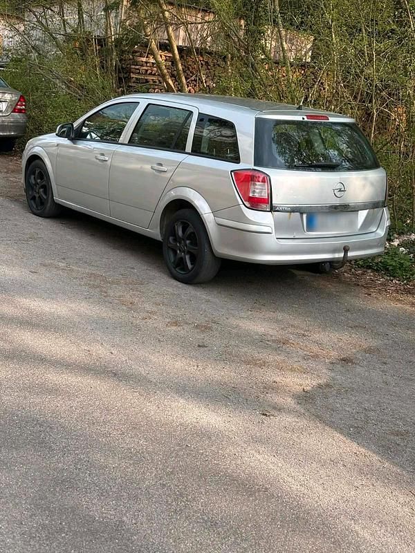 Second-hand Opel Astra 116 CP (85 kW) 2005 Gri Break