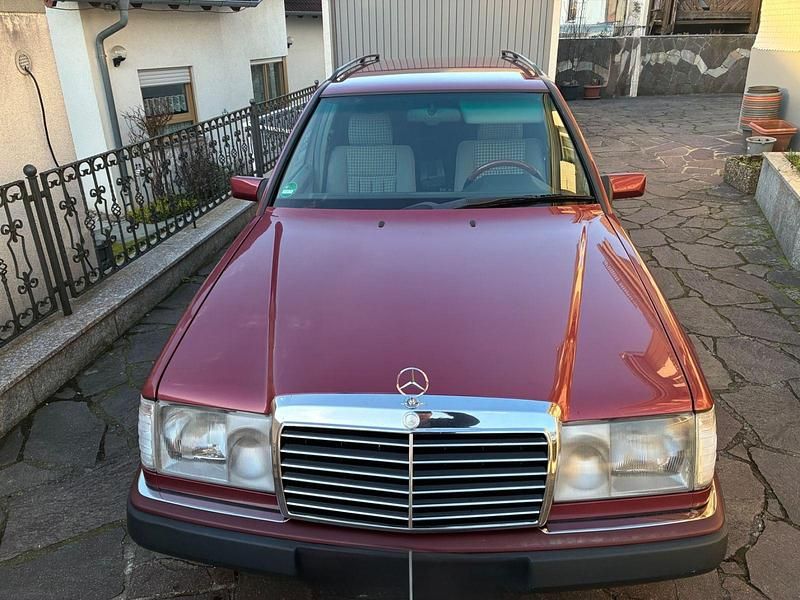 Gebraucht Mercedes E280 197 PS (144 kW) 1993 Rot Kombi