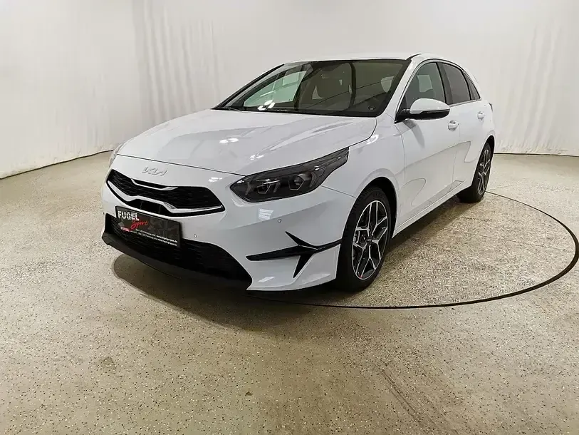 Usado Kia Ceed Style 140 CV (102 kW) 2025 Blanco Utilitario