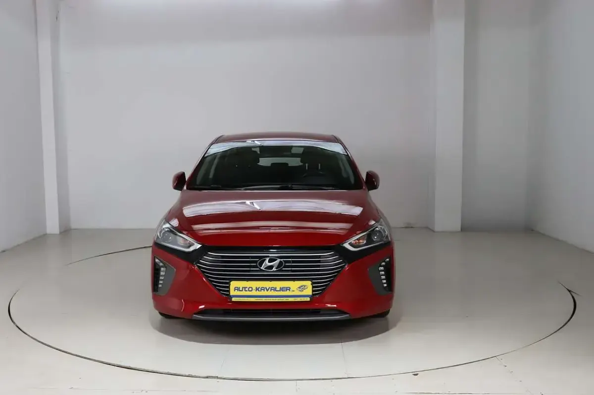 Gebraucht Hyundai Ioniq Style 141 PS (103 kW) 2018 Rot Kleinwagen