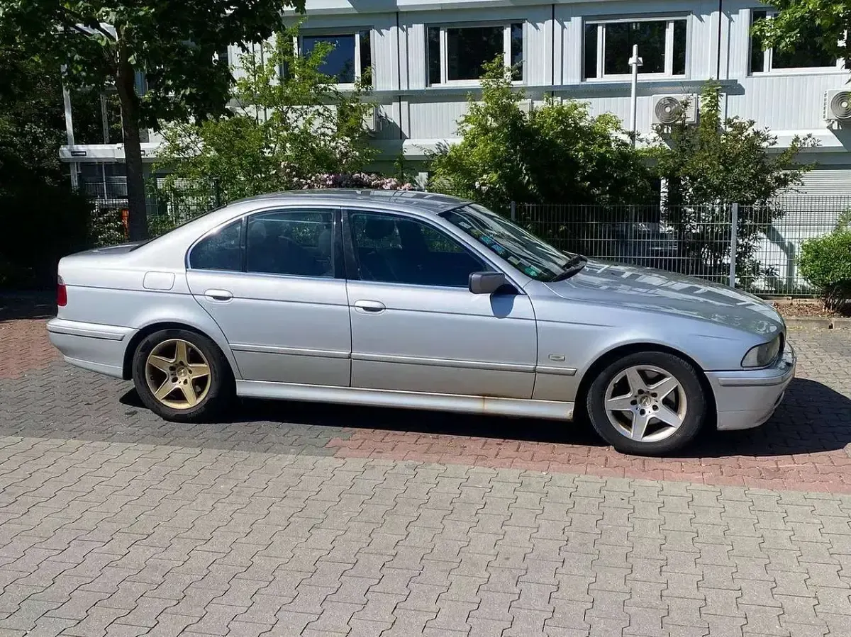 Gebraucht BMW 530 Sport Line 231 PS (169 kW) 2002 Silber Limousine