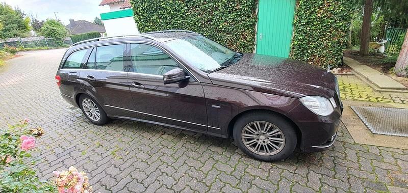 Gebraucht Mercedes E200 136 PS (100 kW) 2011 Braun Kombi