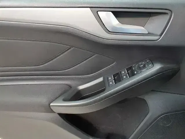 Gebraucht Ford Focus Cool & Connect 120 PS (88 kW) 2022 Moondust silber metallic Kombi