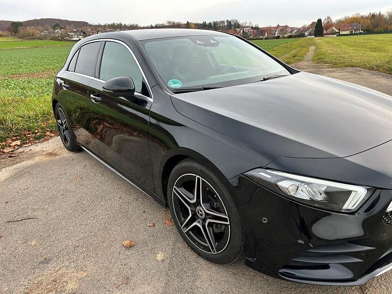 Schwarz Gebraucht 2020 Mercedes A200 AMG line Limousine | 23.500 € (Guter Preis) - Bild 1/4