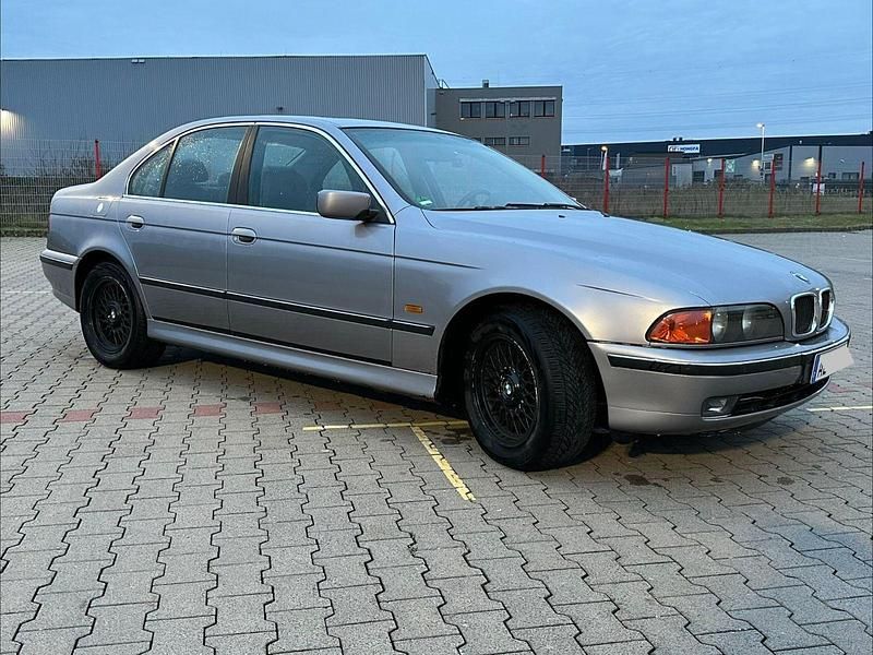 Silber Gebraucht 1996 BMW 523 Limousine | 2.500 € (Guter Preis) - Bild 1/4