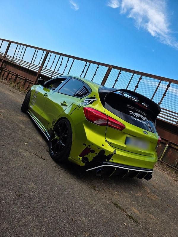 Gebraucht Ford Focus ST 280 PS (205 kW) 2020 Blau Limousine