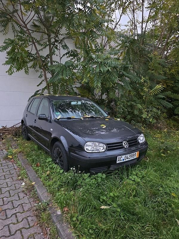 Schwarz Gebraucht 2000 VW Golf IV Kleinwagen | 700 € (Fairer Preis) - Bild 1/4