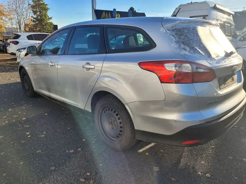 Occasion Ford Focus 95 ch (69 kW) 2011 Argent Berline