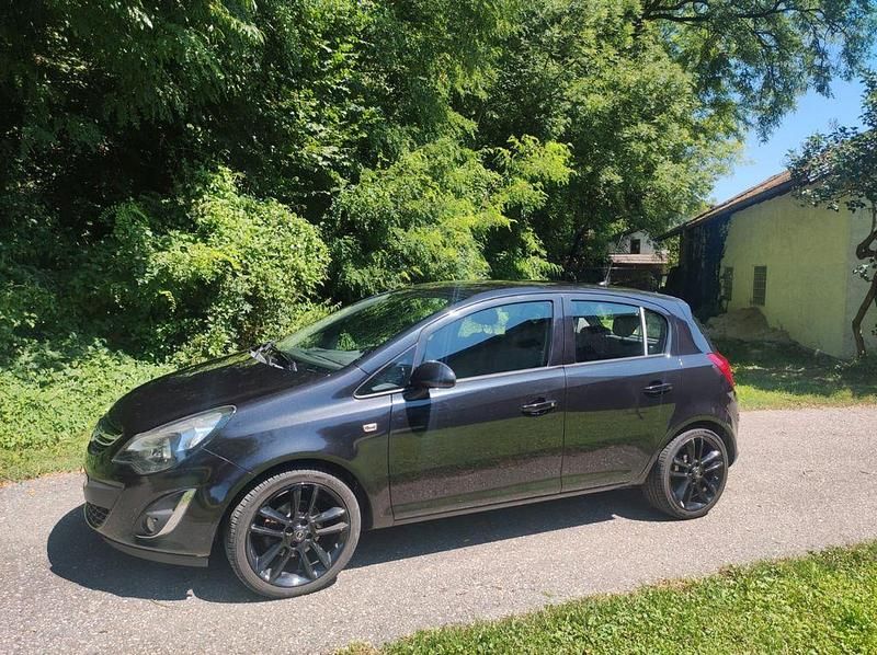 Gebraucht Opel Corsa Innovation 101 PS (74 kW) 2013 Schwarz Kleinwagen