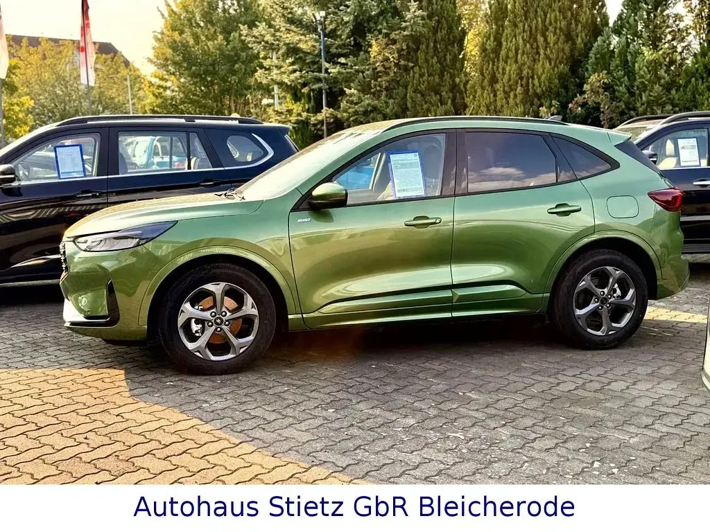 Neu Ford Kuga ST-Line 186 PS (136 kW) 2025 Bursting green SUV