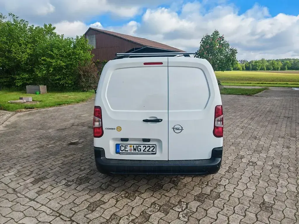 Używany Opel Combo 102 KM (75 kW) 2021 Biały Minivan