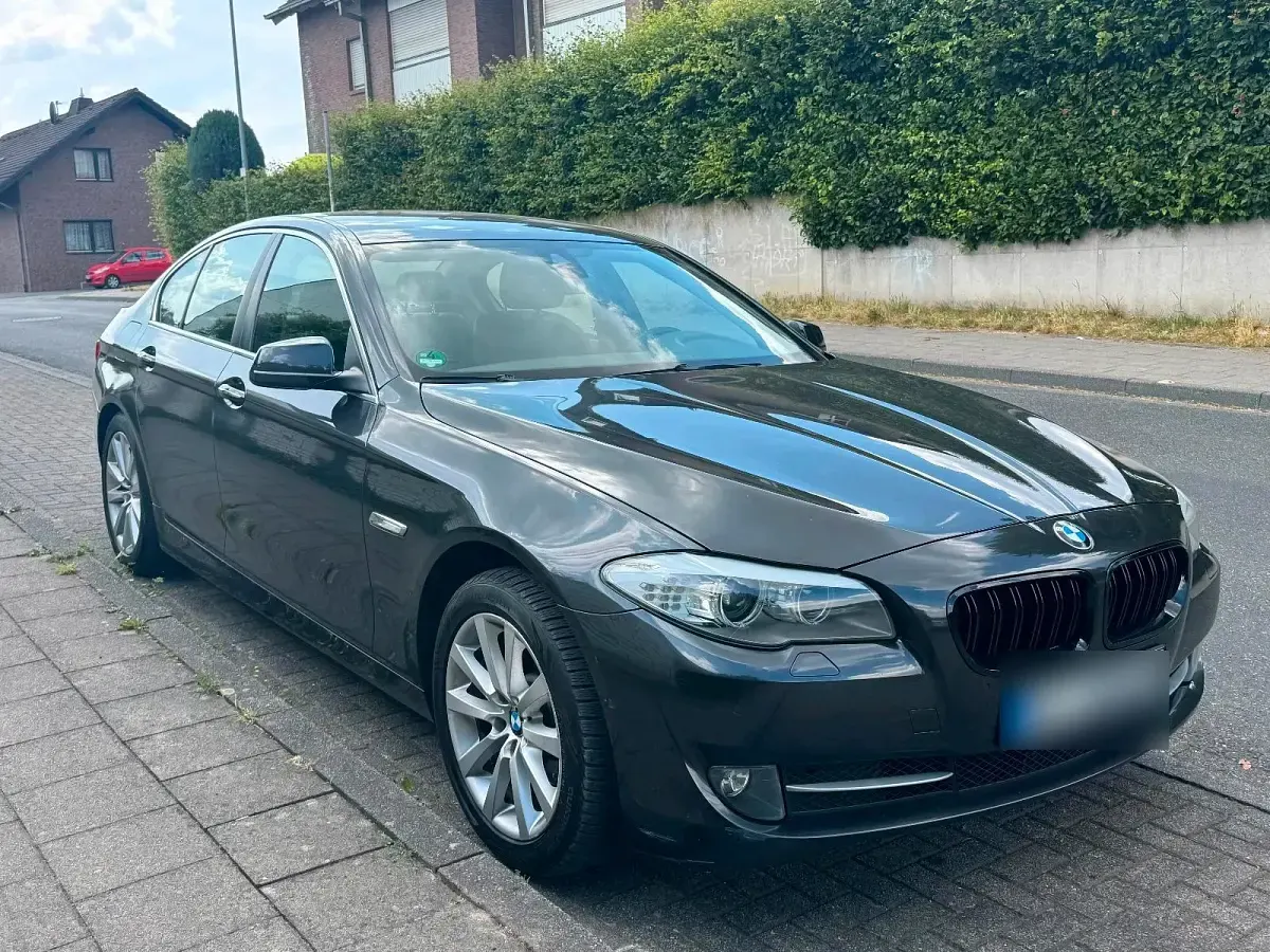 Gebraucht BMW 520 184 PS (135 kW) 2013 Grau Kombi