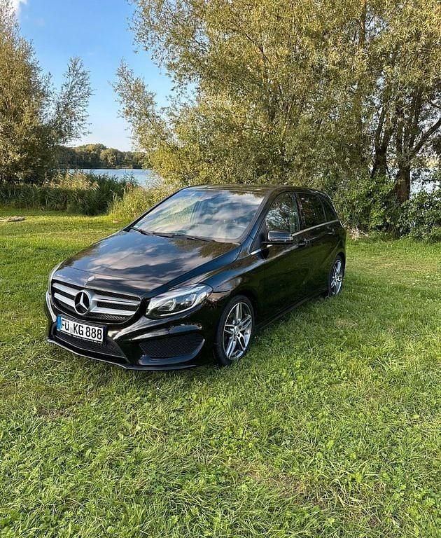 Schwarz Gebraucht 2015 Mercedes B200 AMG line Van / Kleinbus | 14.000 € (Fairer Preis) - Bild 1/4