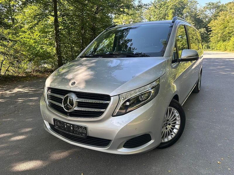Silber Gebraucht 2018 Mercedes V250 Avantgarde Edition Van / Kleinbus | 37.990 € (Teuer) - Bild 1/4