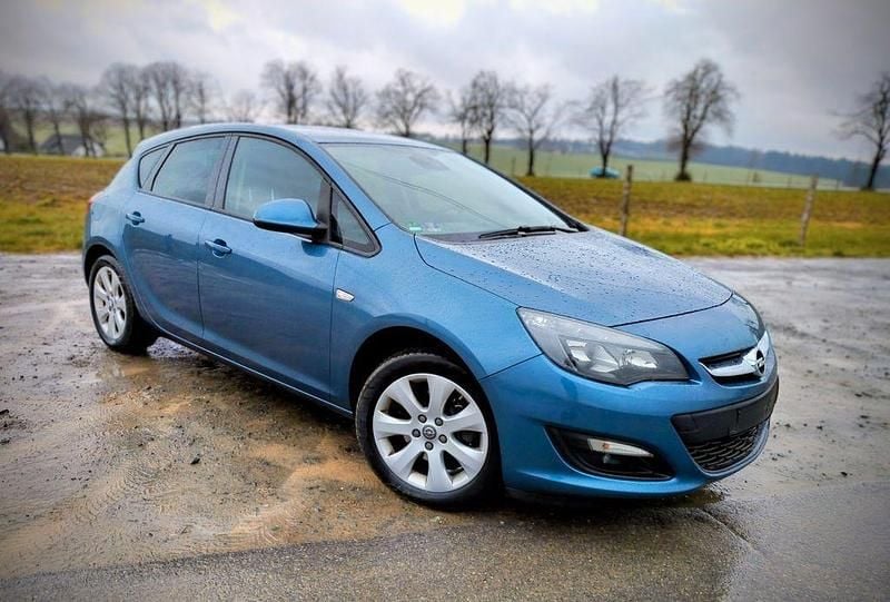 Gebraucht Opel Astra Selection 110 PS (80 kW) 2015 Blau Limousine