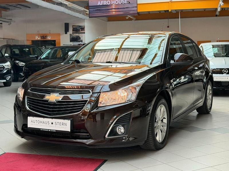 Braun Gebraucht 2013 Chevrolet Cruze Limousine | 7.590 € (Etwas zu teuer) - Bild 1/4