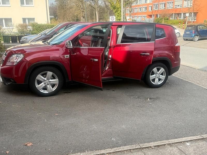 Gebraucht Chevrolet Orlando 163 PS (119 kW) 2012 Rot Van / Kleinbus