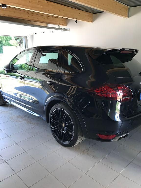 Gebraucht Porsche Cayenne Turbo 500 PS (367 kW) 2012 Schwarz SUV
