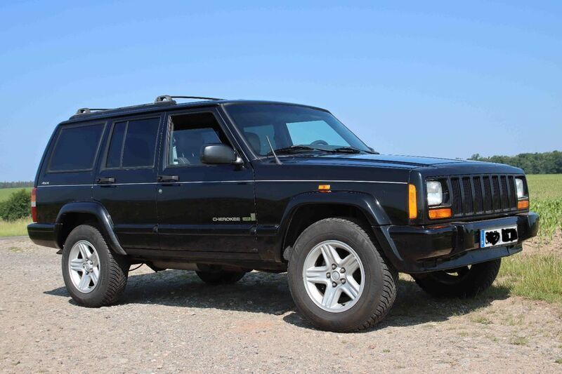 Schwarz Gebraucht 1999 Jeep Cherokee Limited SUV | 8.575 € (Etwas zu teuer) - Bild 1/4