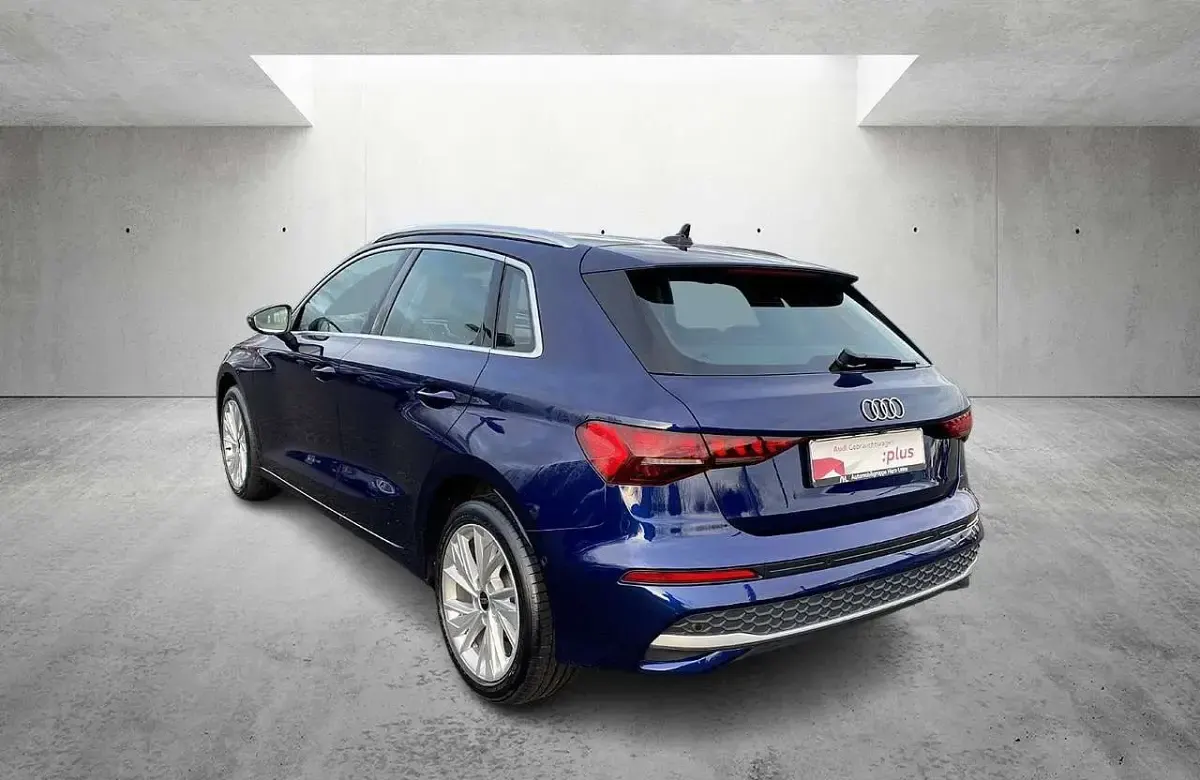 Second-hand Audi A3 Advanced 116 CP (85 kW) 2024 Albastru Berlinǎ