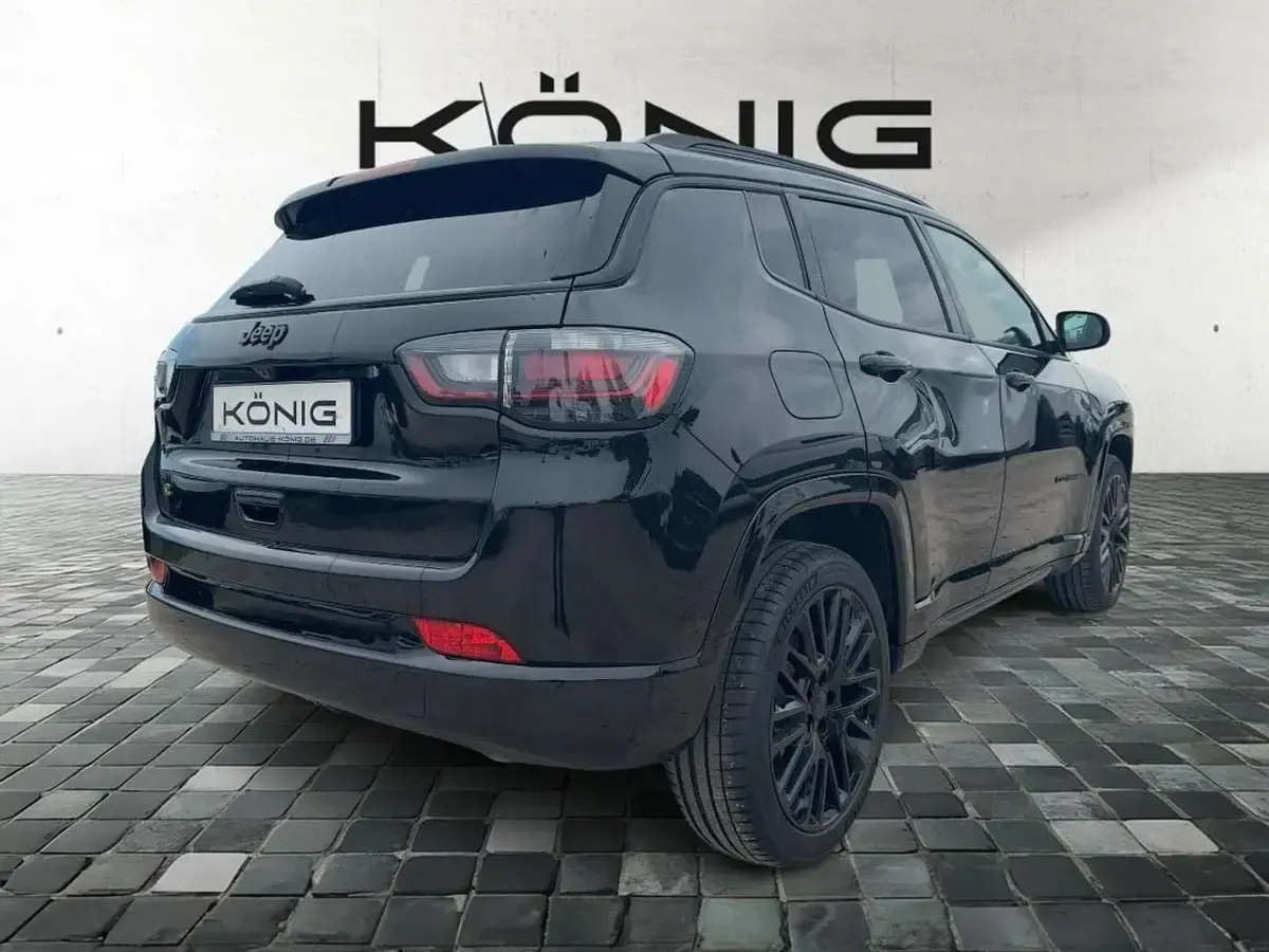 Gebraucht Jeep Compass 131 PS (96 kW) 2024 Solid black SUV