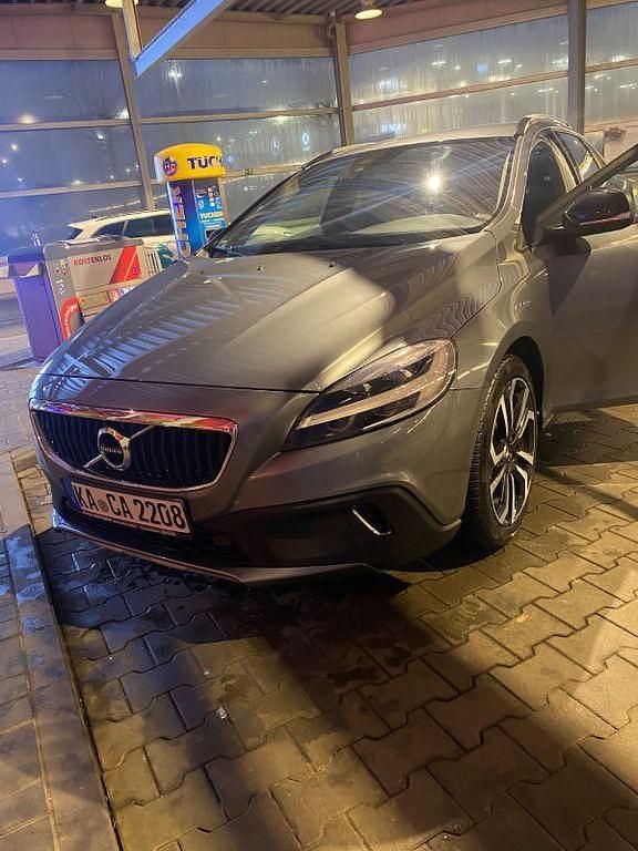 Gebraucht Volvo V40 CC Momentum 190 PS (139 kW) 2016 Grau Kombi