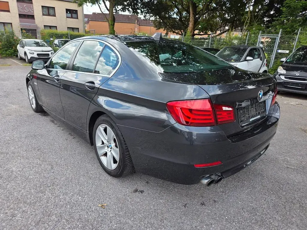 Gebraucht BMW 520 184 PS (135 kW) 2011 Grau Limousine