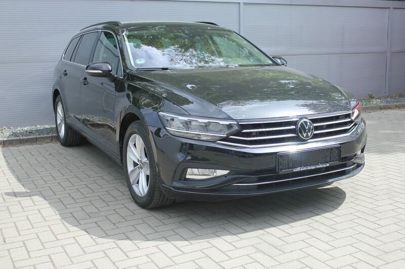 Schwarz Gebraucht 2023 VW Passat Business Kombi | 25.990 € (Fairer Preis) - Bild 1/4