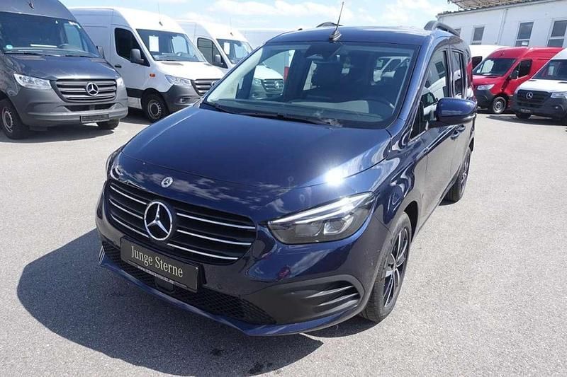 Cavansitblau metallic Neu 2025 Mercedes 180 Progressive Limousine | 32.990 € (Superpreis) - Bild 1/4