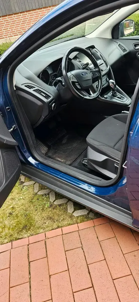 Gebraucht Ford Focus Titanium 120 PS (88 kW) 2015 Blau Kombi