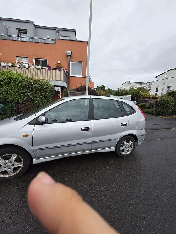 Silber Gebraucht 2006 Nissan Almera Tino Acenta Van / Kleinbus | 2.000 € (Fairer Preis) - Bild 1/4