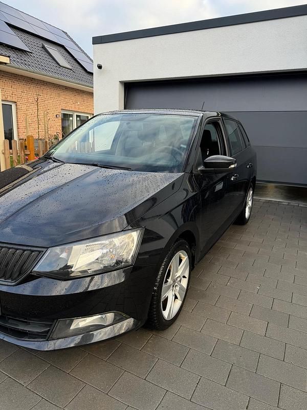 Schwarz Gebraucht 2017 Ford Fiesta Kombi | 6.200 € (Superpreis) - Bild 1/4