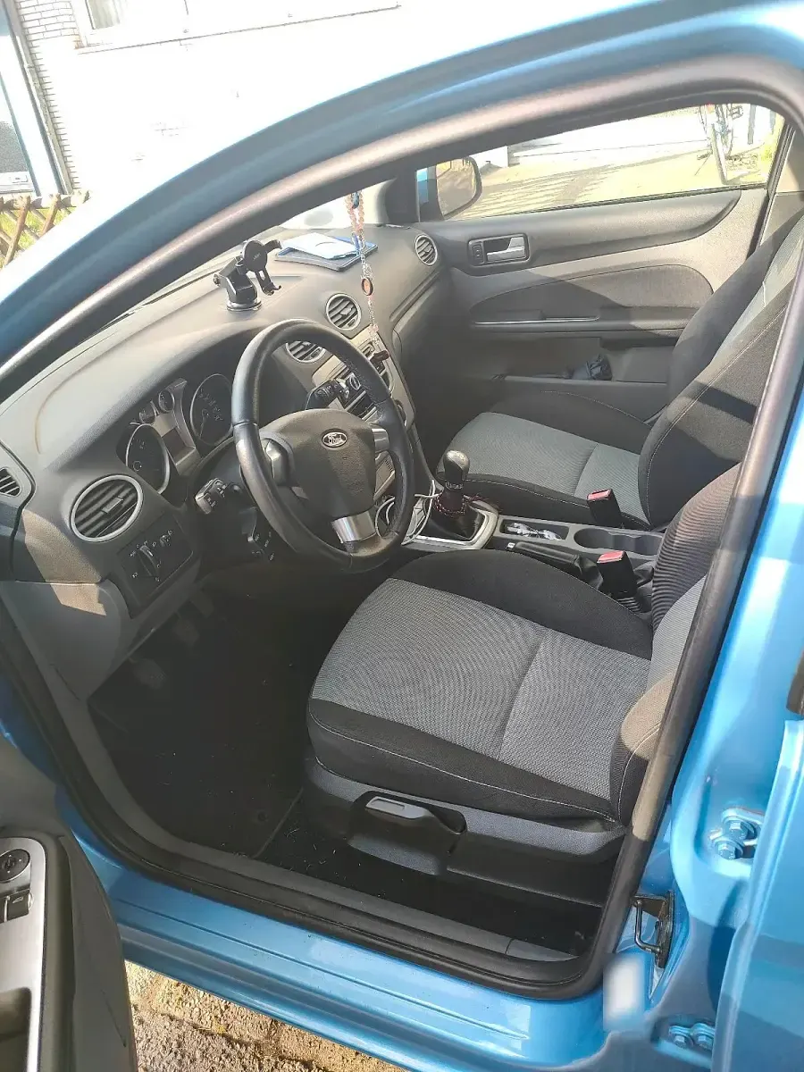 Gebraucht Ford Focus 101 PS (74 kW) 2011 Blau Kombi