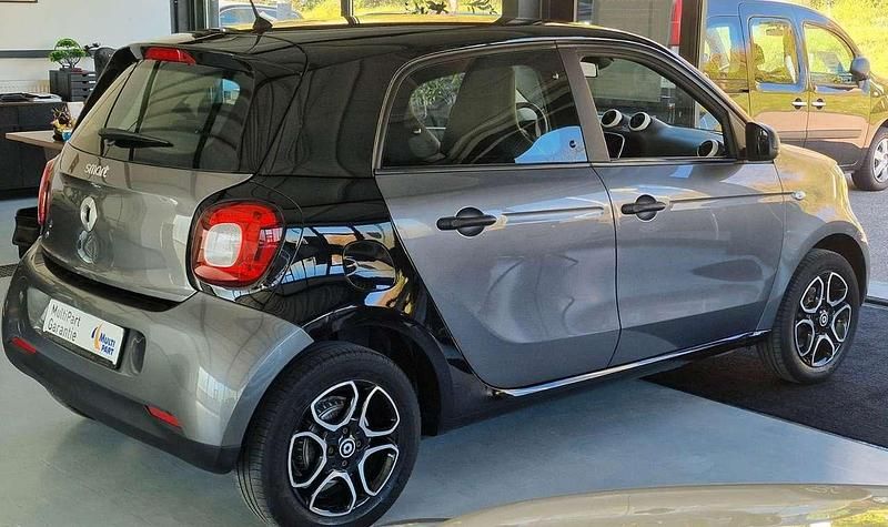 Second-hand Smart ForFour 90 CP (66 kW) 2018 Negru Hatchback