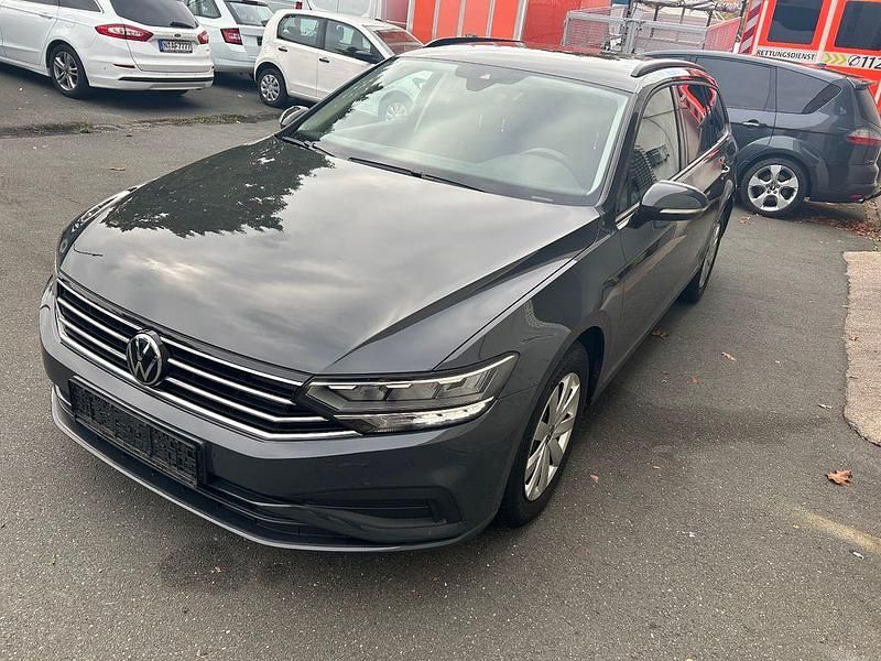 Grau Gebraucht 2020 VW Passat Kombi | 15.470 € (Superpreis) - Bild 1/4