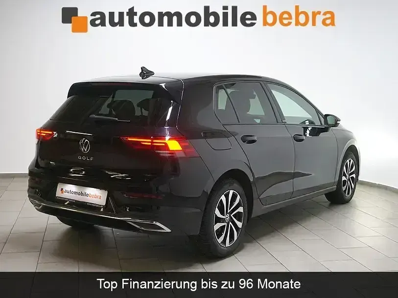 Gebraucht VW Golf VIII Active 150 PS (110 kW) 2023 Schwarz Limousine