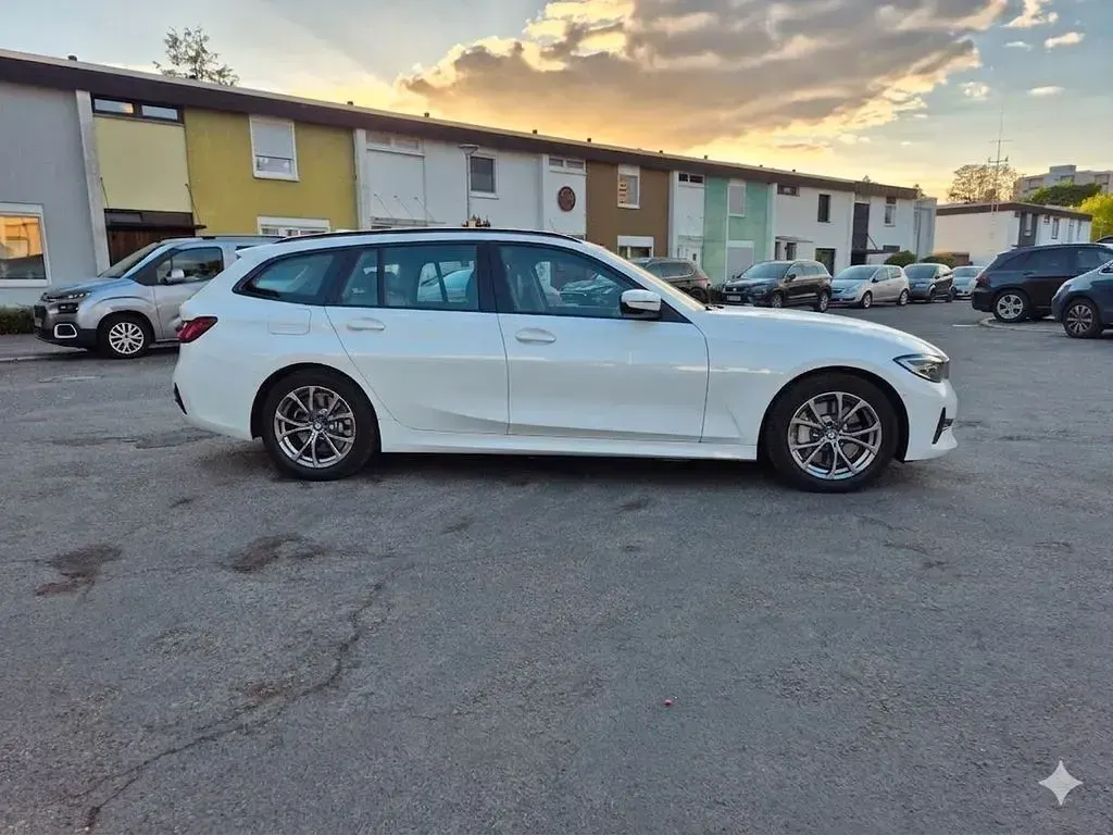 Gebraucht BMW 330 Advantage 258 PS (189 kW) 2021 Weiß Kombi