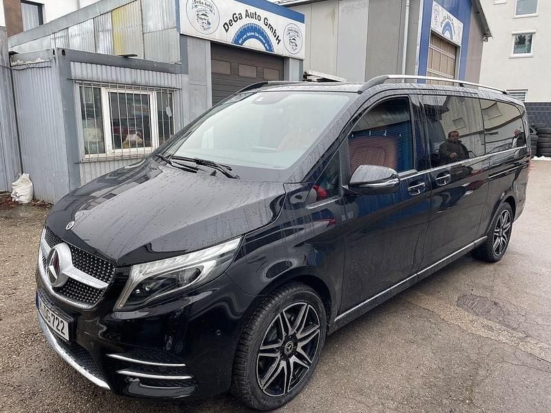 Schwarz Gebraucht 2021 Mercedes V300 Van / Kleinbus | 72.471 € - Bild 1/4