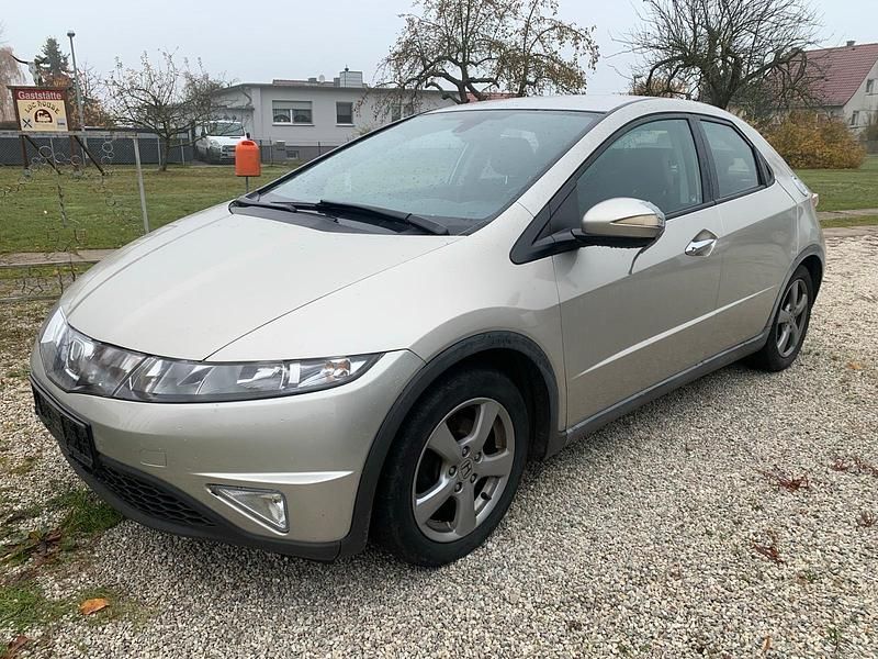 Grau Gebraucht 2006 Honda Civic Limousine | 1.950 € (Guter Preis) - Bild 1/4